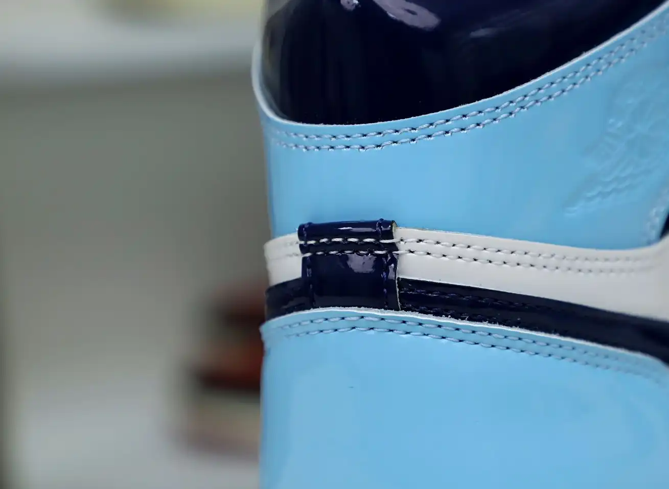 WMNS AIR JORDAN 1 RETRO HIGH OG 'BLUE CHILL'