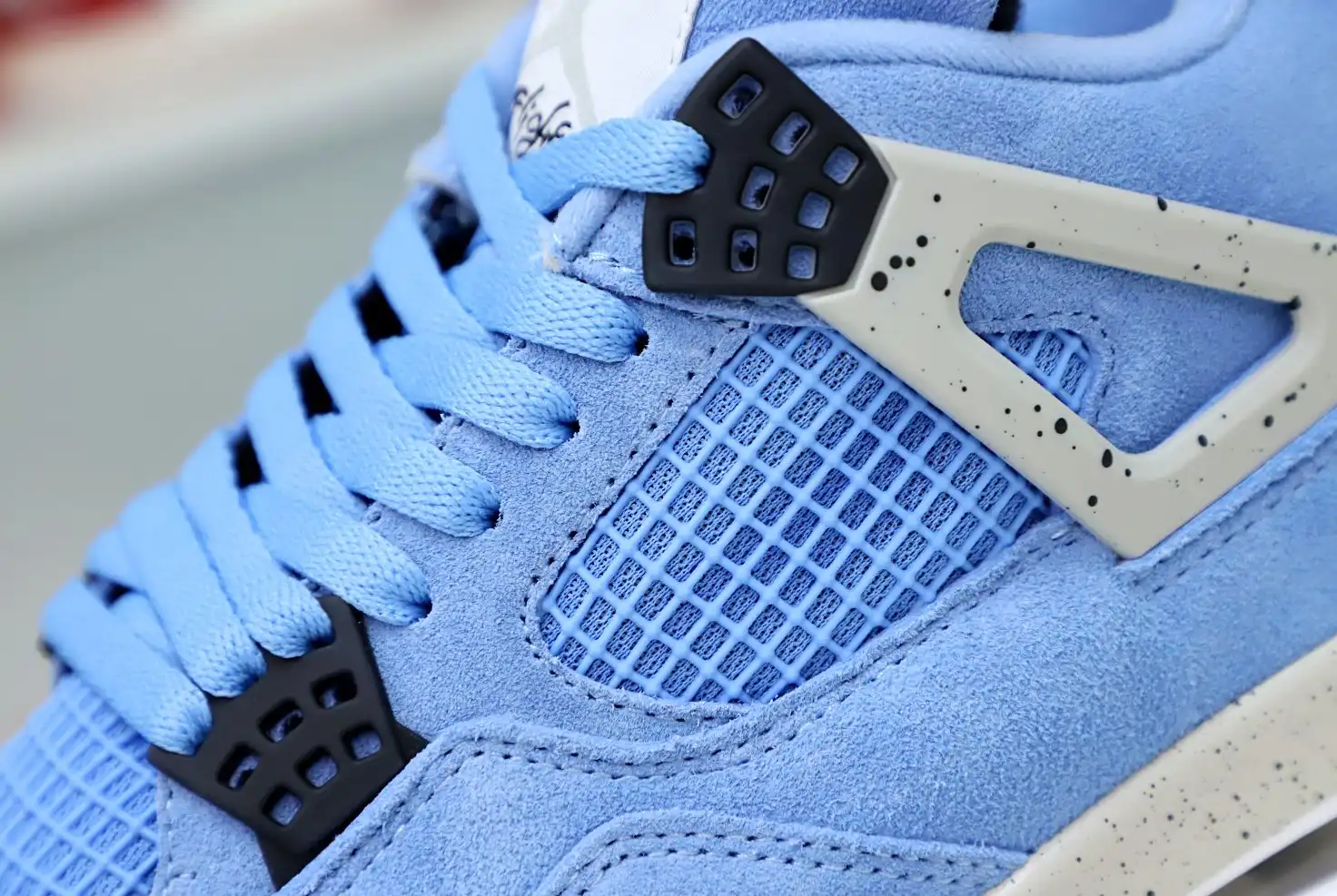 AIR JORDAN 4 UNIVERSITY BLUE