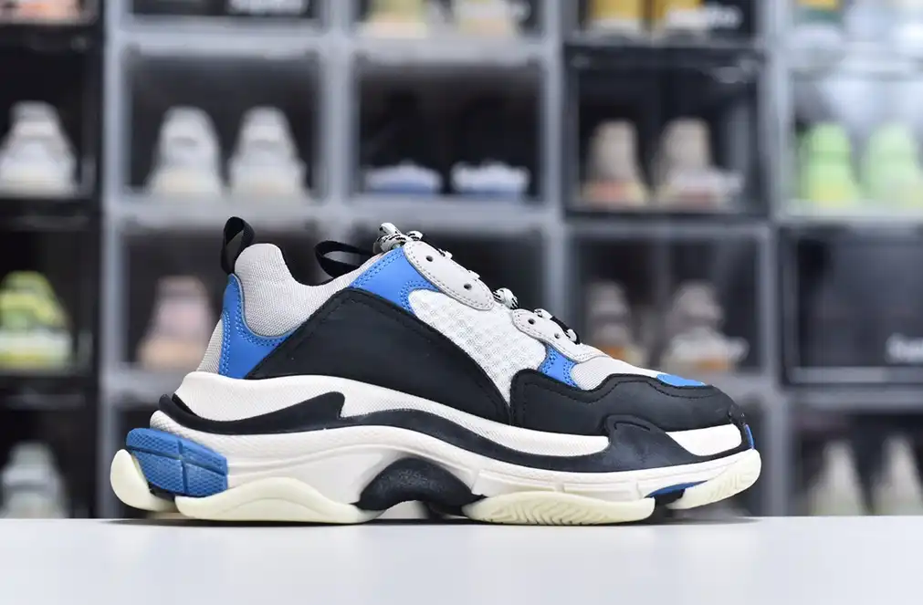 hype Balenciaga is available in all sizes. You cannot place an order on the website. You can contact customer service to purchase.BLGA Triple S