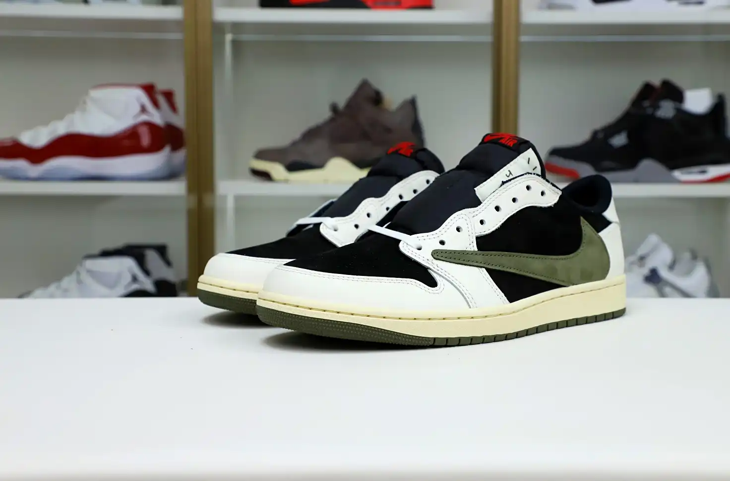 TRAVIS SCOTT X NIKE AIR JORDAN 1 LOW OG “Olive”