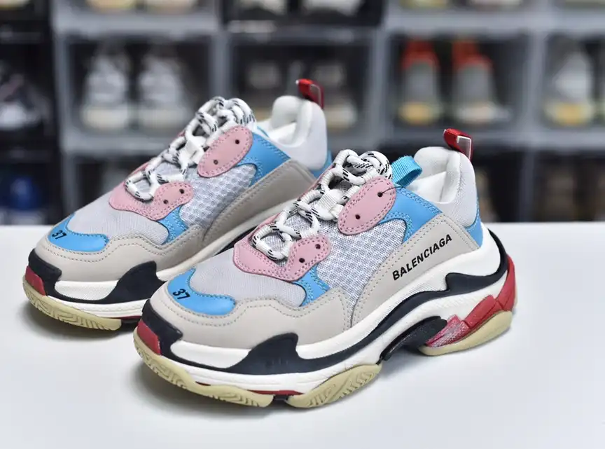 hype Balenciaga is available in all sizes. You cannot place an order on the website. You can contact customer service to purchase.BLGA Triple S