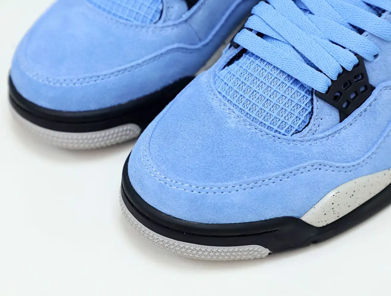 AIR JORDAN 4 UNIVERSITY BLUE