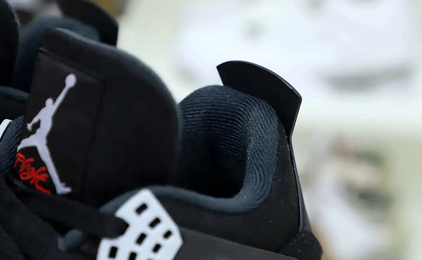AIR JORDAN 4 