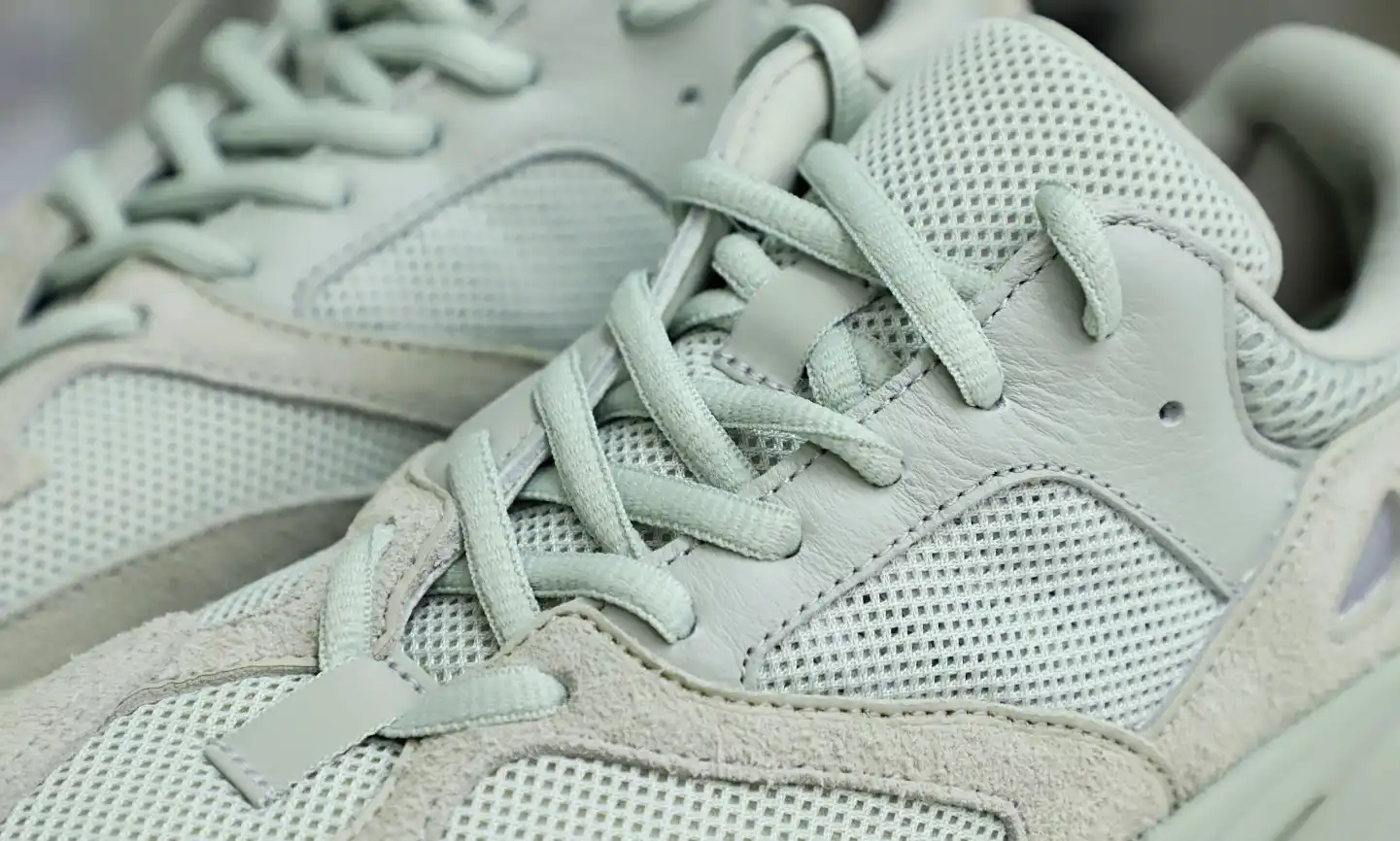 hype YEEZY BOOST 700 SALT