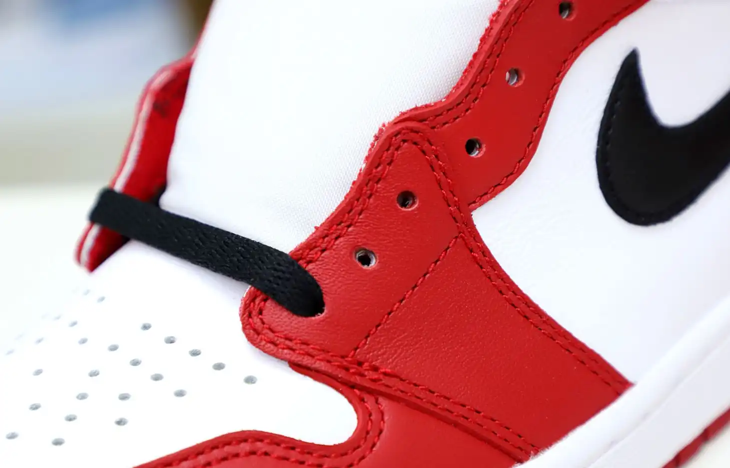 AIR JORDAN 1 RETRO HIGH OG 'CHICAGO' 2015