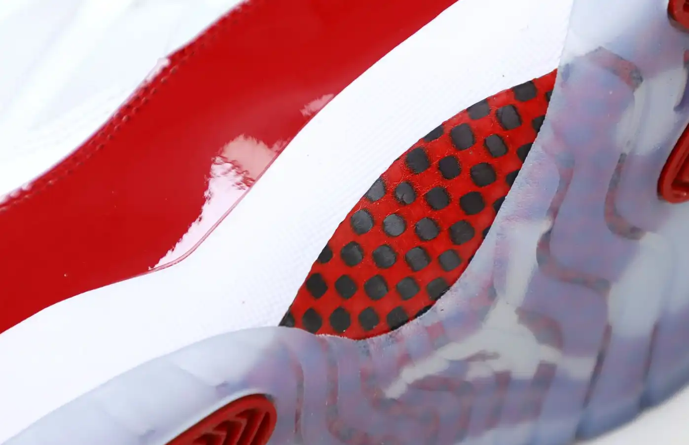 AIR JORDAN 11 