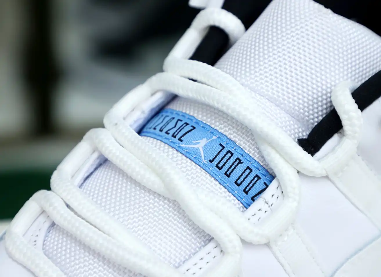 AIR JORDAN 11 RETRO LOW LEGEND BLUE