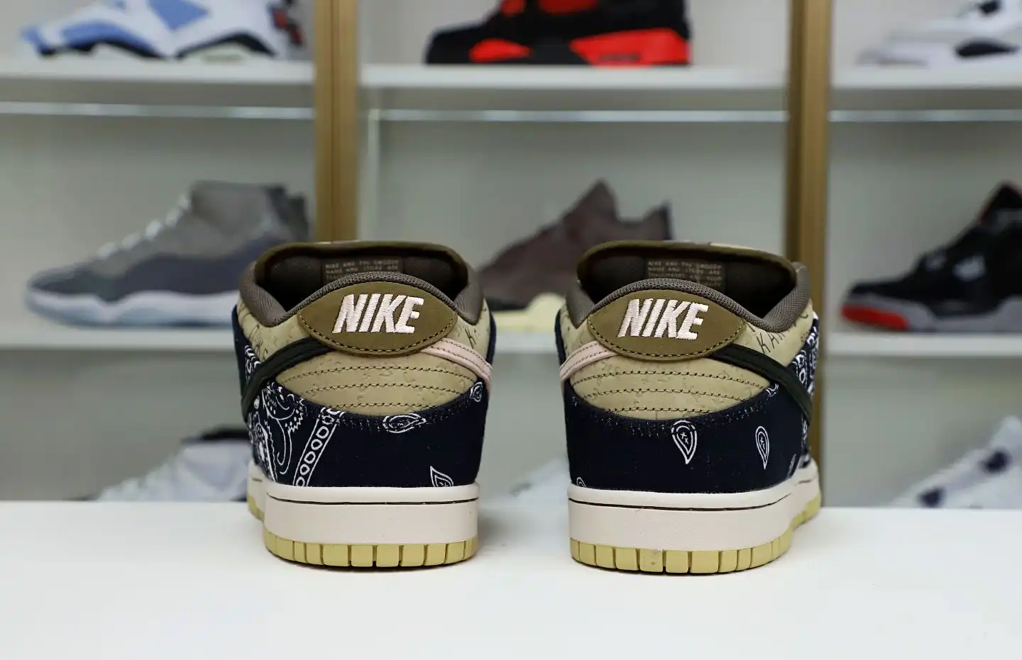 hype TRAVIS SCOTT X DUNK LOW PREMIUM QS SB 'CACTUS JACK'