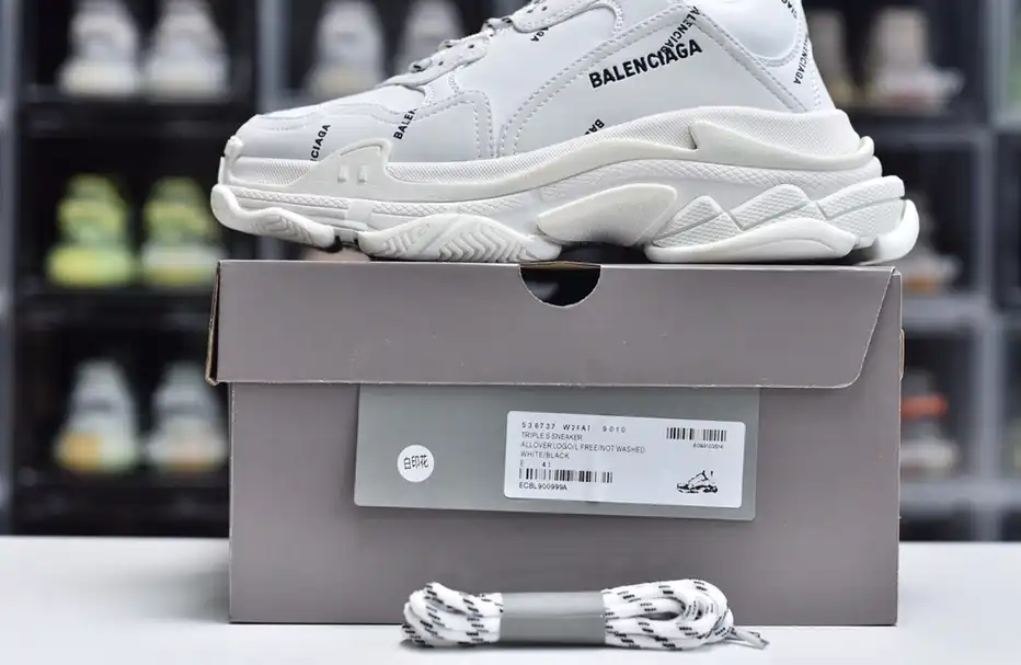 hype Balenciaga is available in all sizes. You cannot place an order on the website. You can contact customer service to purchase.BLGA Triple S