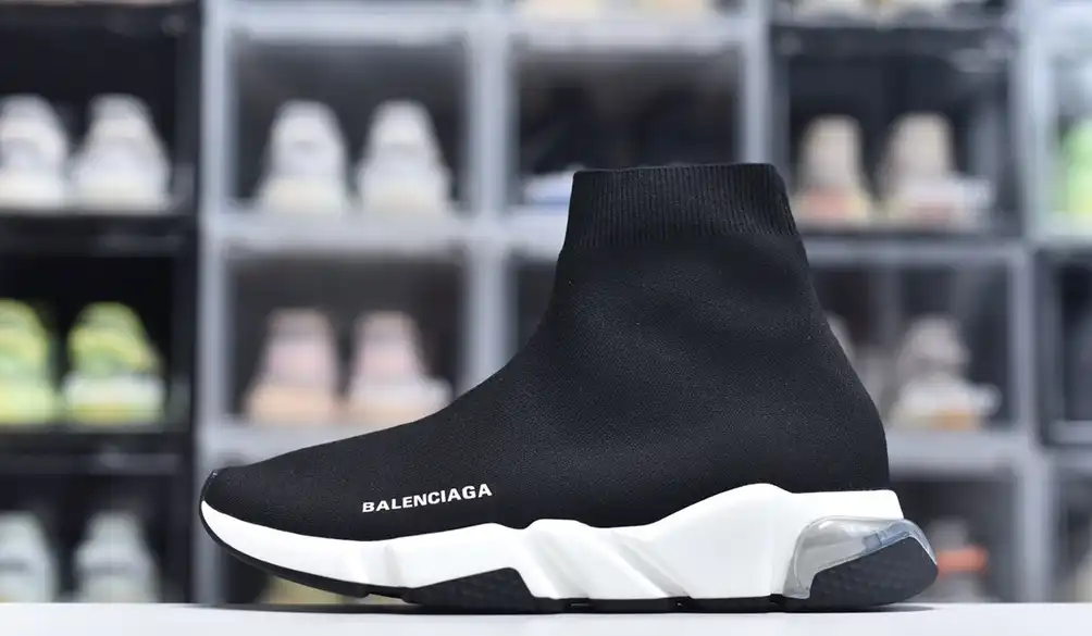 hype Balenciaga is available in all sizes. You cannot place an order on the website. You can contact customer service to purchase.BLGA Speed