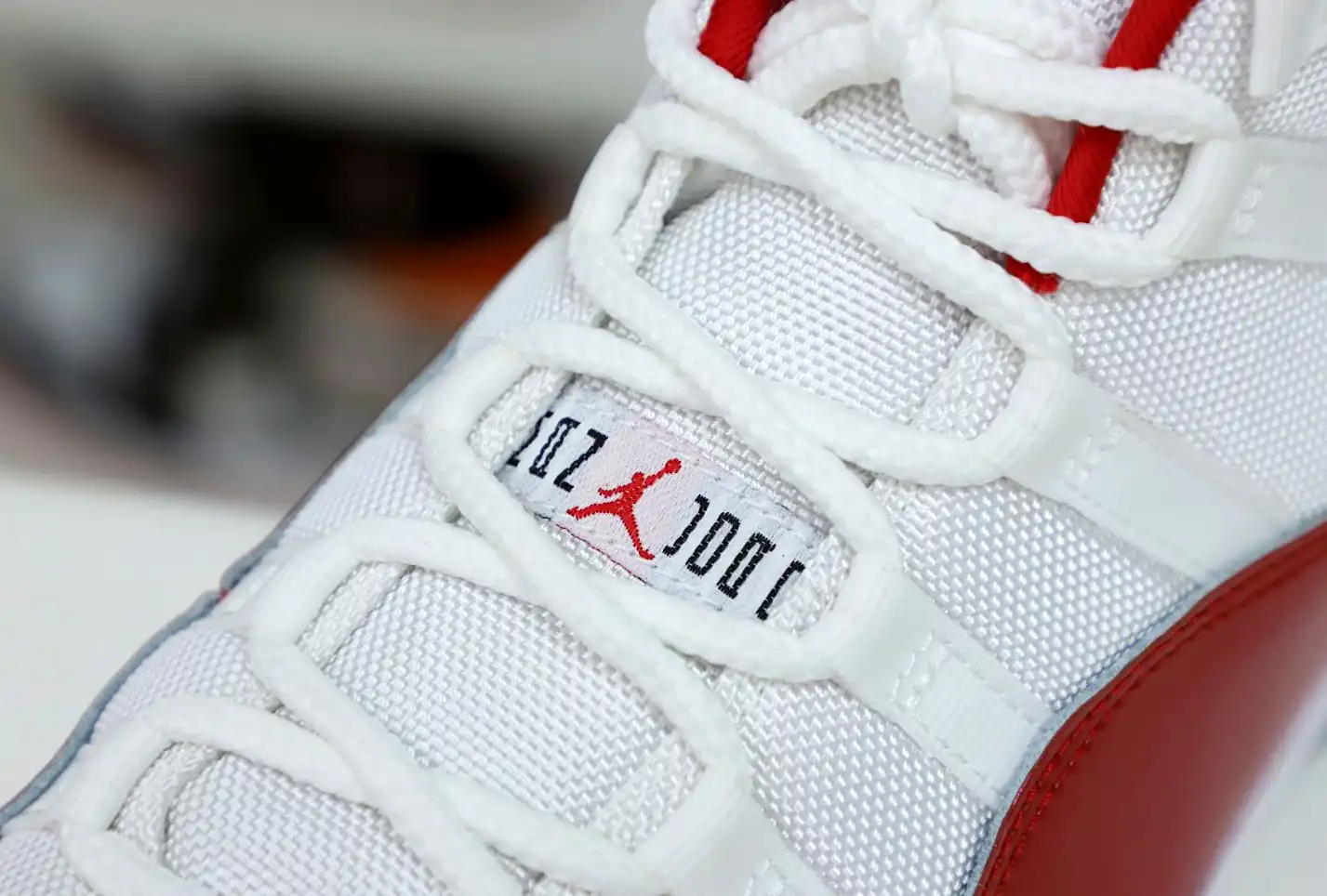 AIR JORDAN 11 