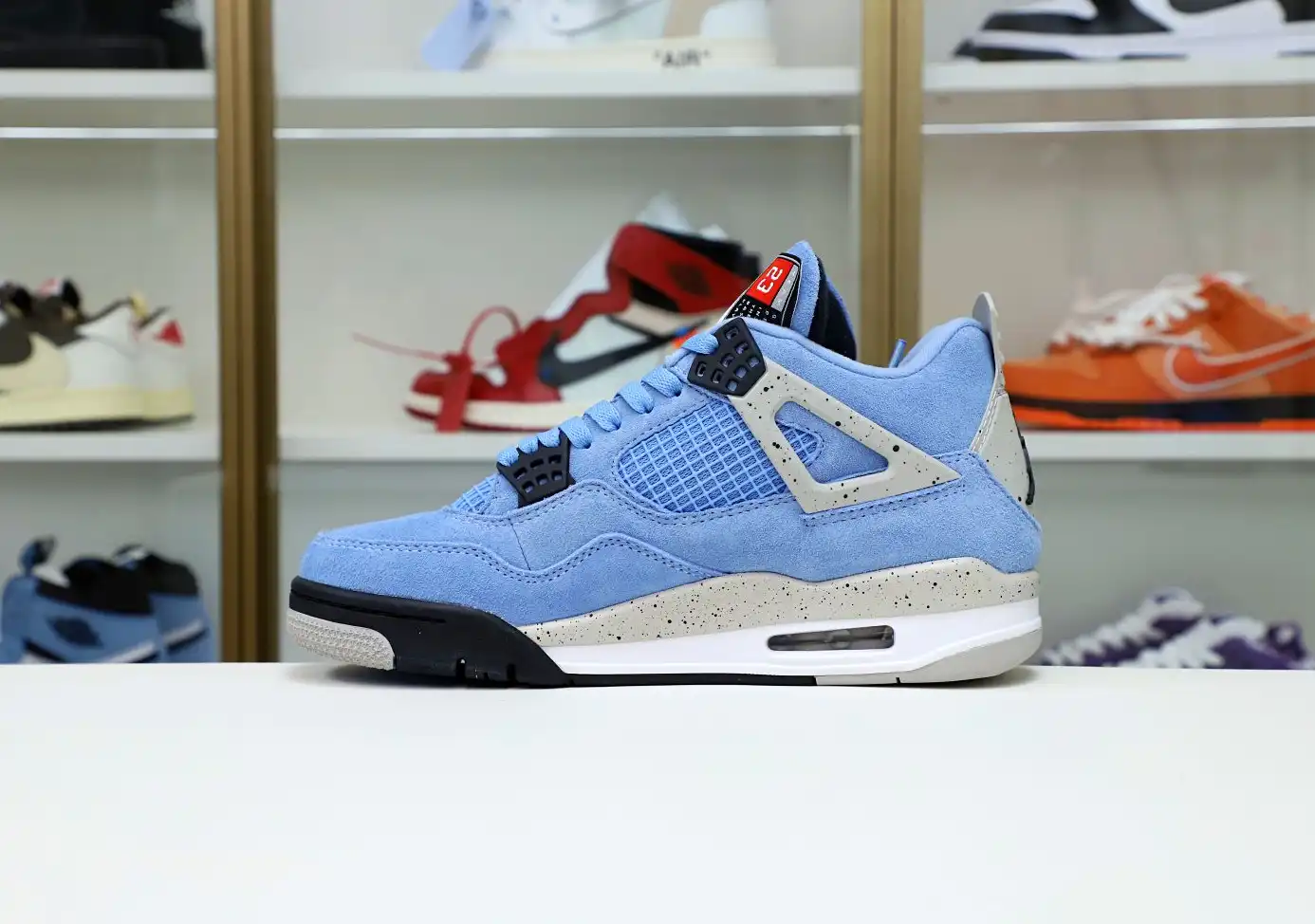 AIR JORDAN 4 UNIVERSITY BLUE