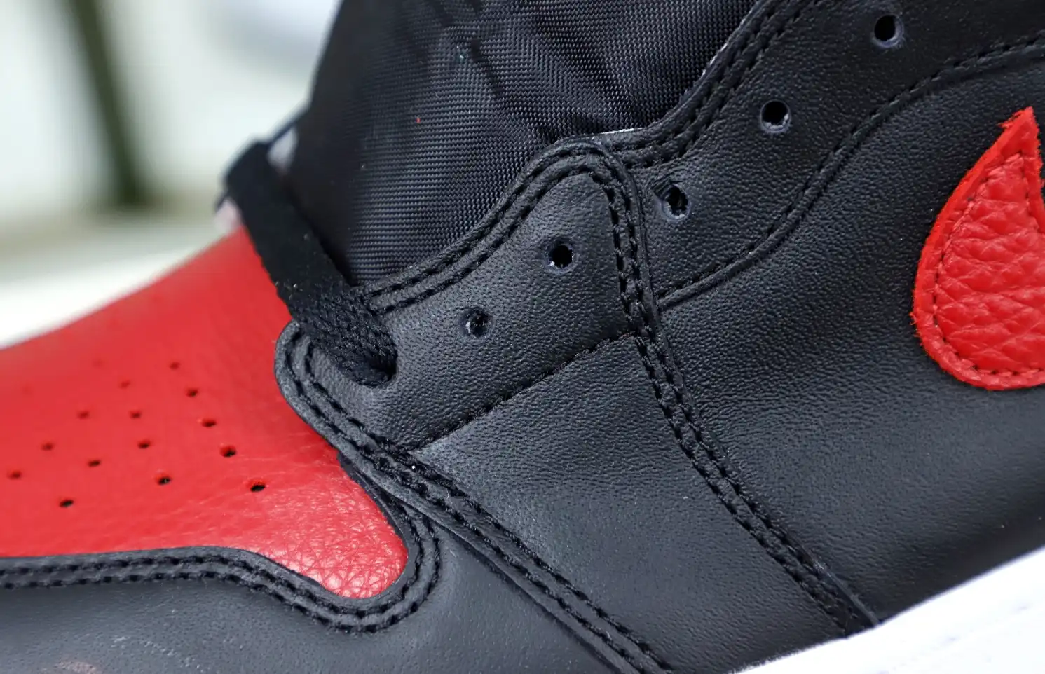 AIR JORDAN 1 RETRO HIGH OG 'BRED'