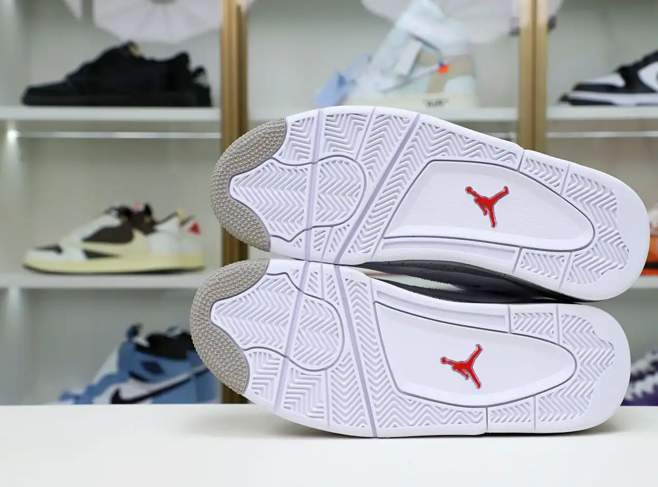 AIR JORDAN 4 RETRO 'WHITE OREO'