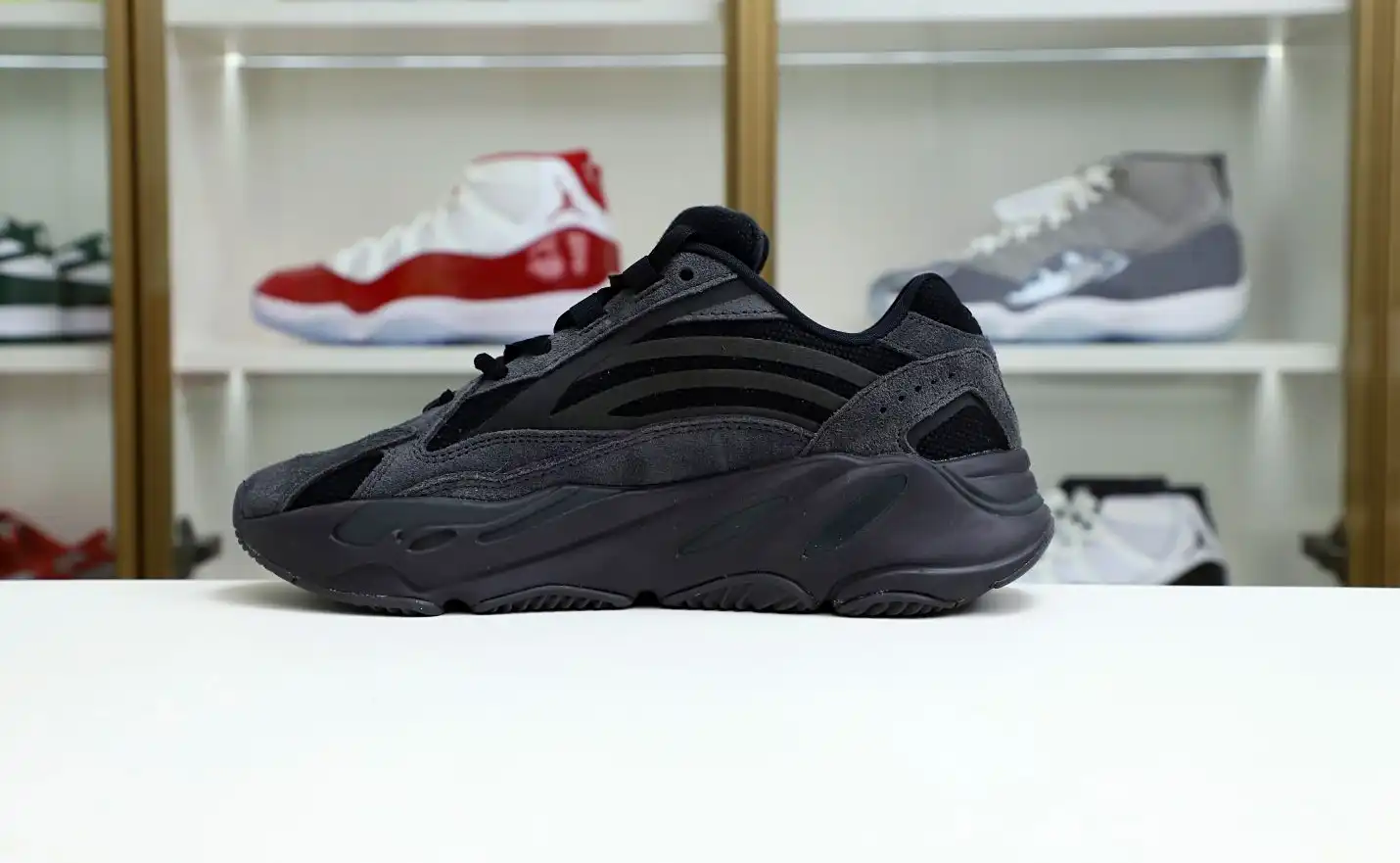 hype Yeezy Boost 700 V2 Vanta 2019