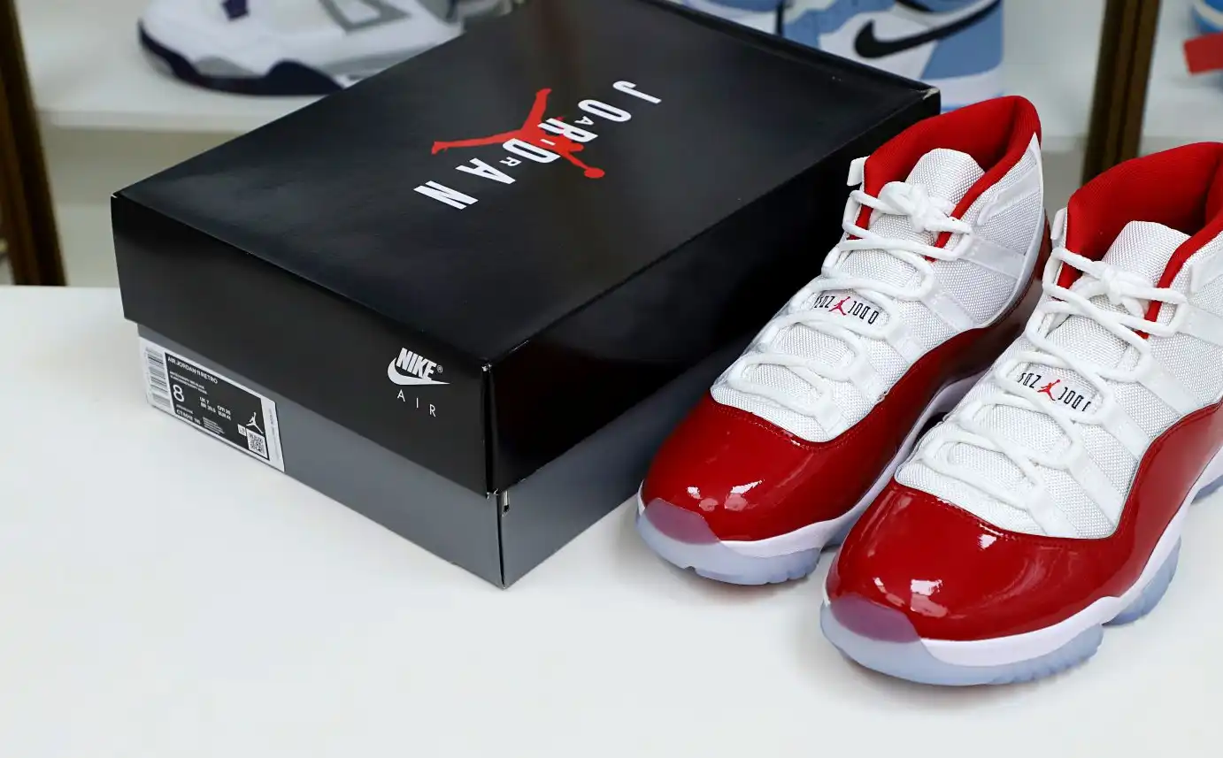 AIR JORDAN 11 