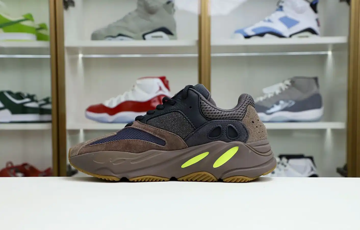 hype YEEZY BOOST 700 'MAUVE'