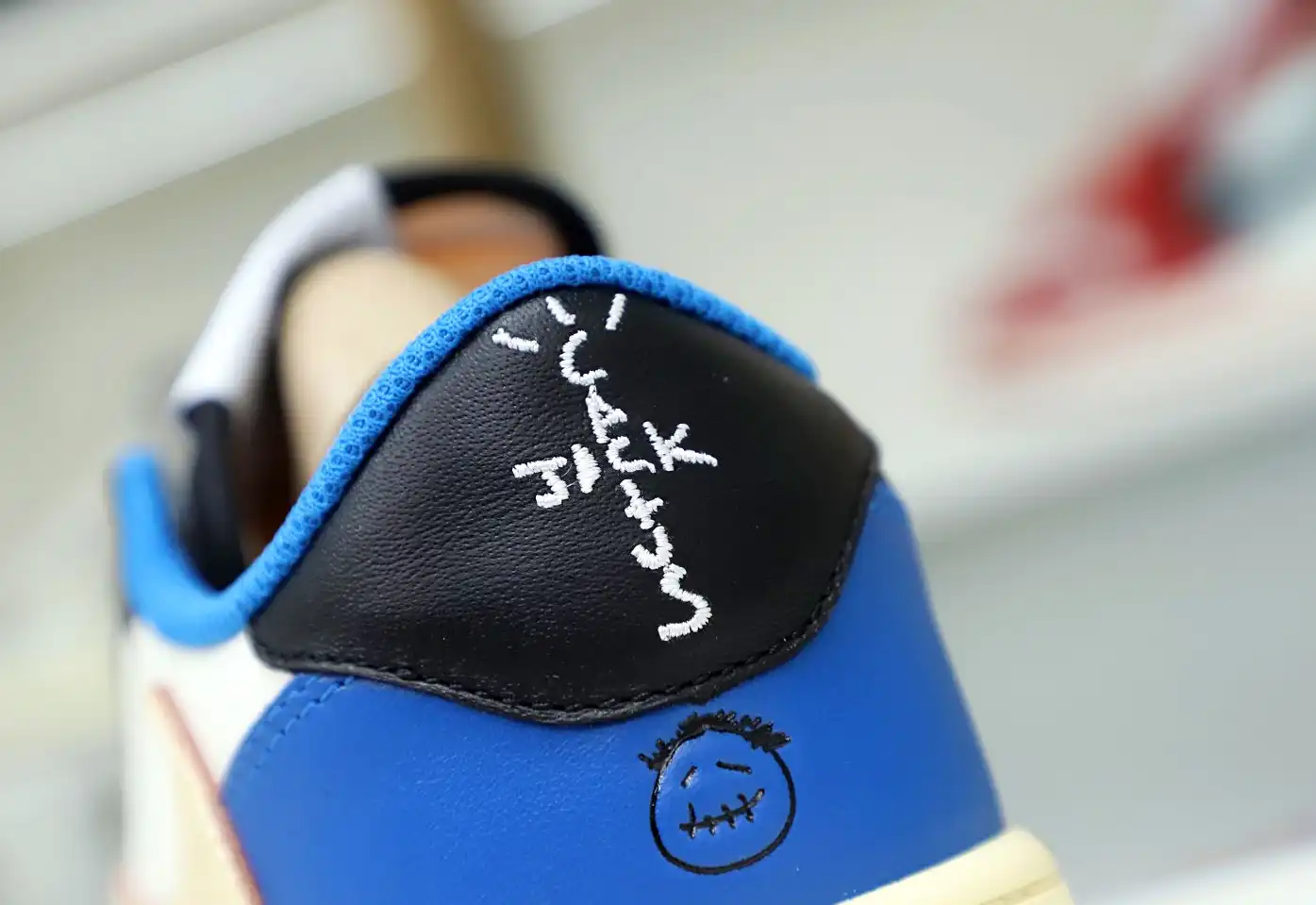 FRAGMENT DESIGN X TRAVIS SCOTT X AIR JORDAN 1 LOW