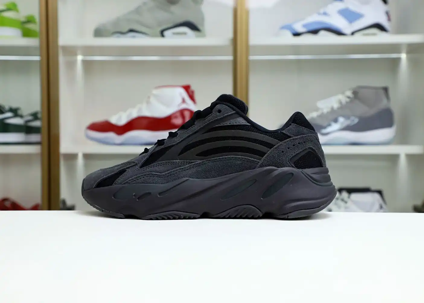 hype Yeezy Boost 700 V2 Vanta 2019