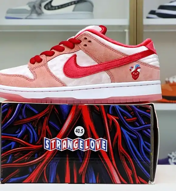 hype STRANGELOVE X DUNK LOW SB 'VALENTINE'S DAY'