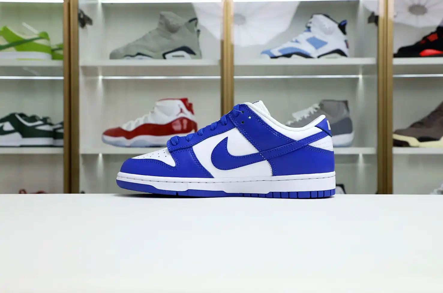 hype Nike Dunk Low  Kentucky