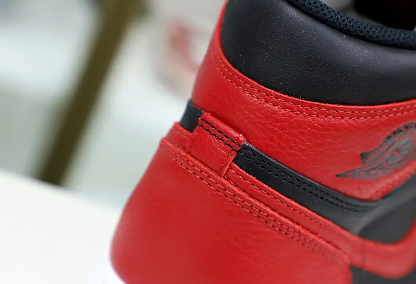 AIR JORDAN 1 RETRO HIGH OG 'BRED'