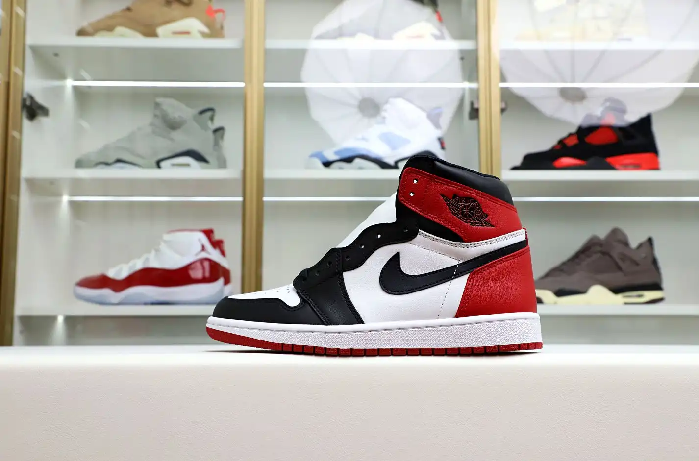 Air Jordan 1 Retro Black Toe (2016)