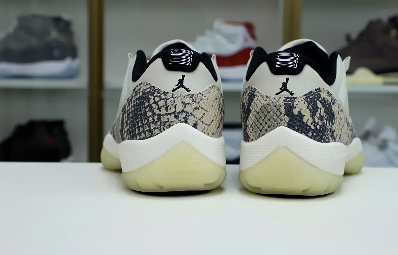 AIR JORDAN 11 LOW SNAKESKIN LIGHT BONE