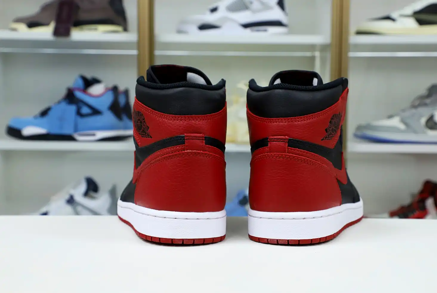 AIR JORDAN 1 RETRO HIGH OG 'BRED'