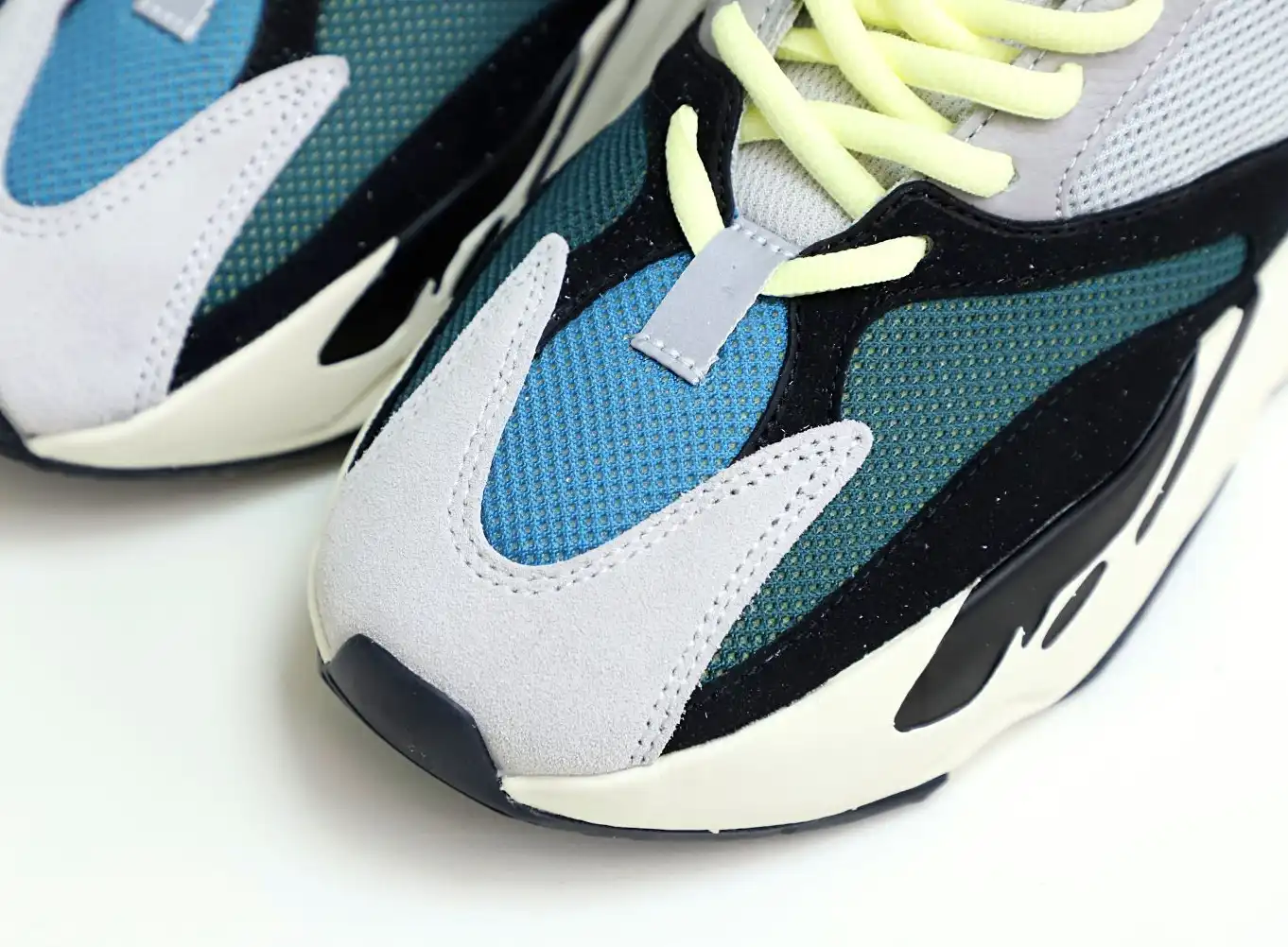 hype YEEZY BOOST 700 'WAVE RUNNER'