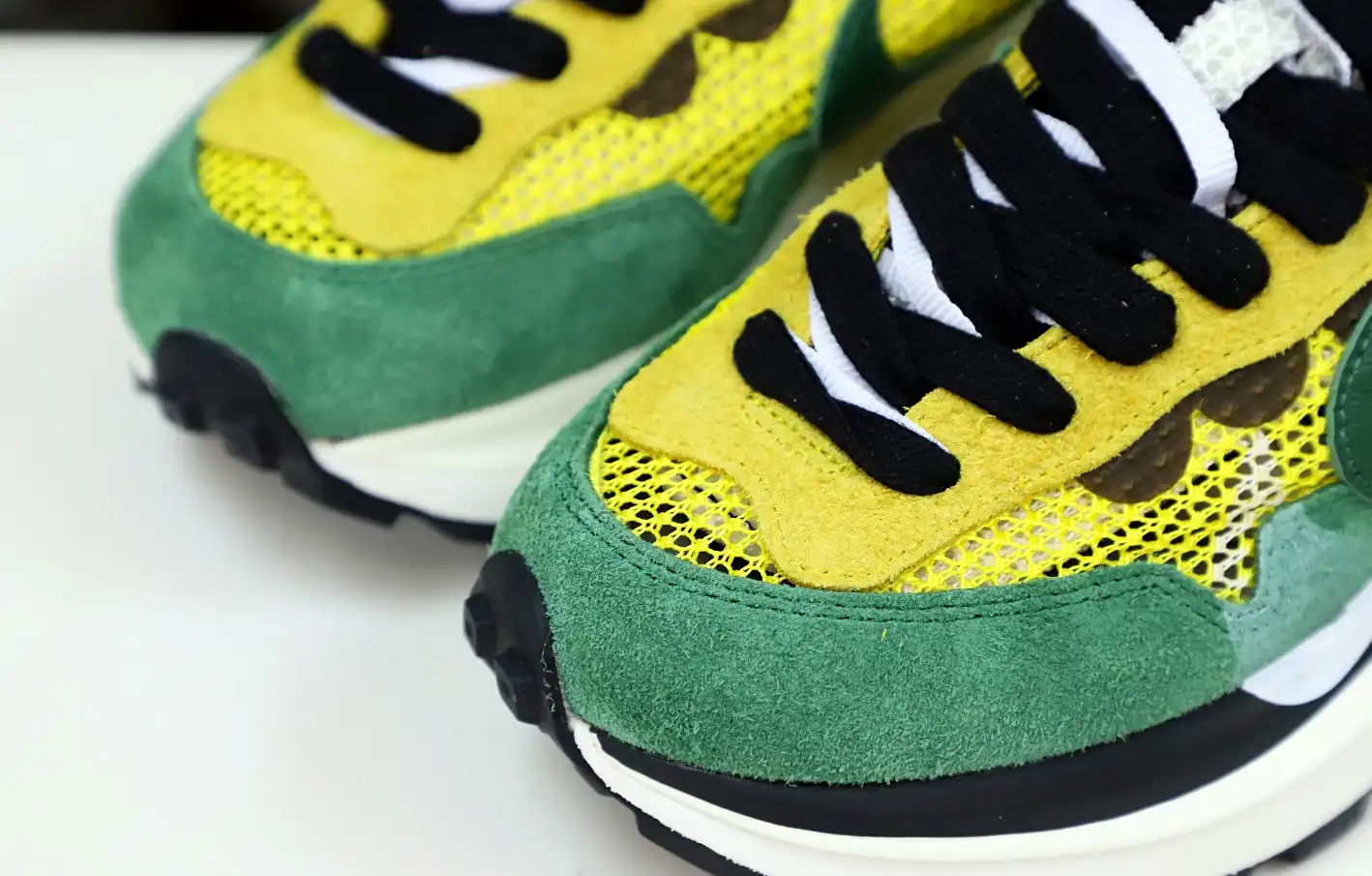 hype SACAI X VAPORWAFFLE 'TOUR YELLOW'