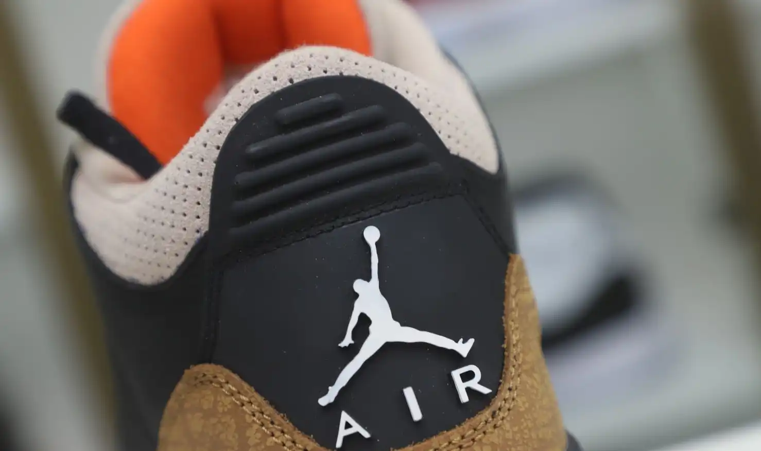 AIR JORDAN 3 DESERT CEMENT CT8532
