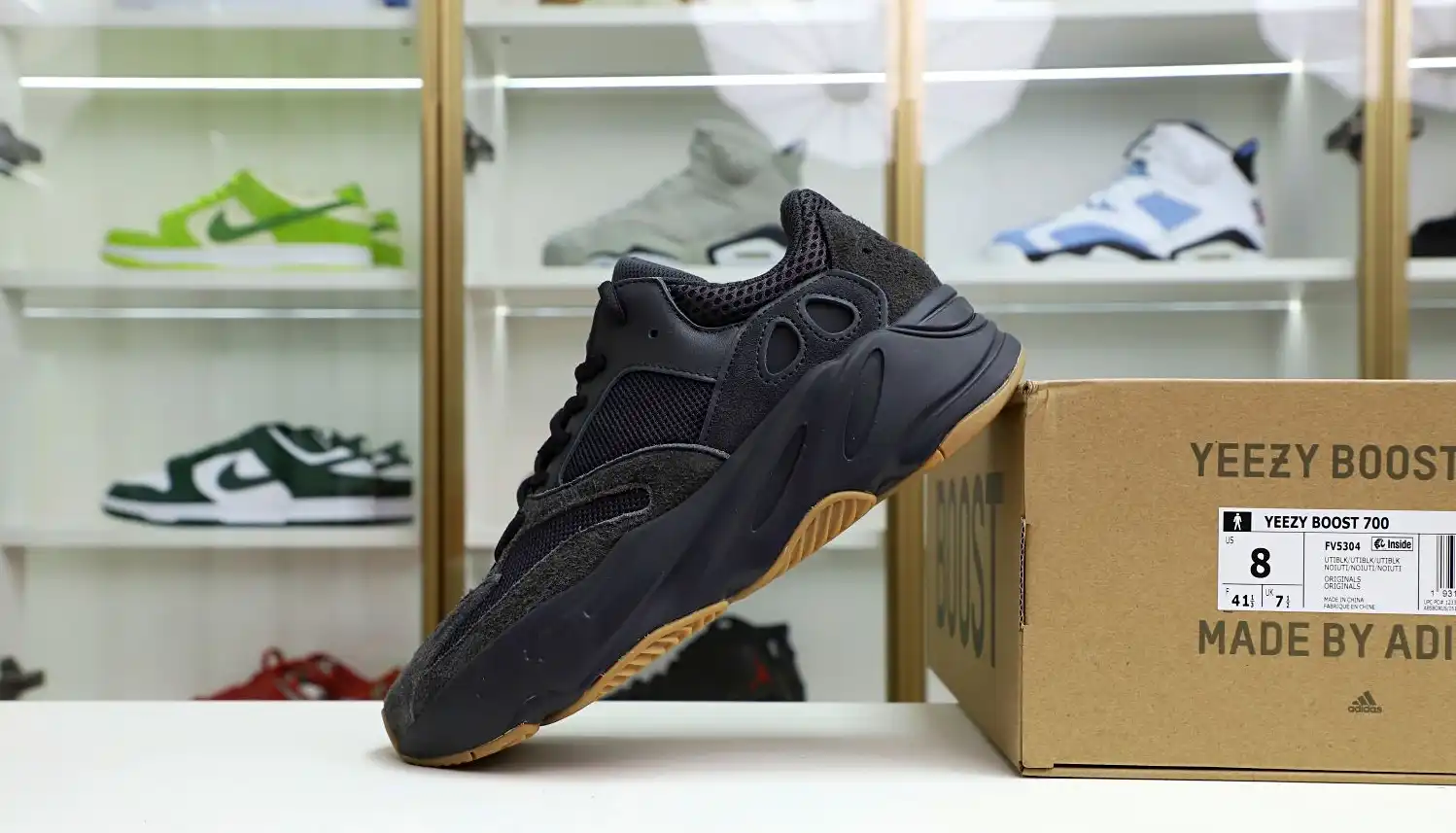 hype YEEZY BOOST 700 'UTILITY BLACK'