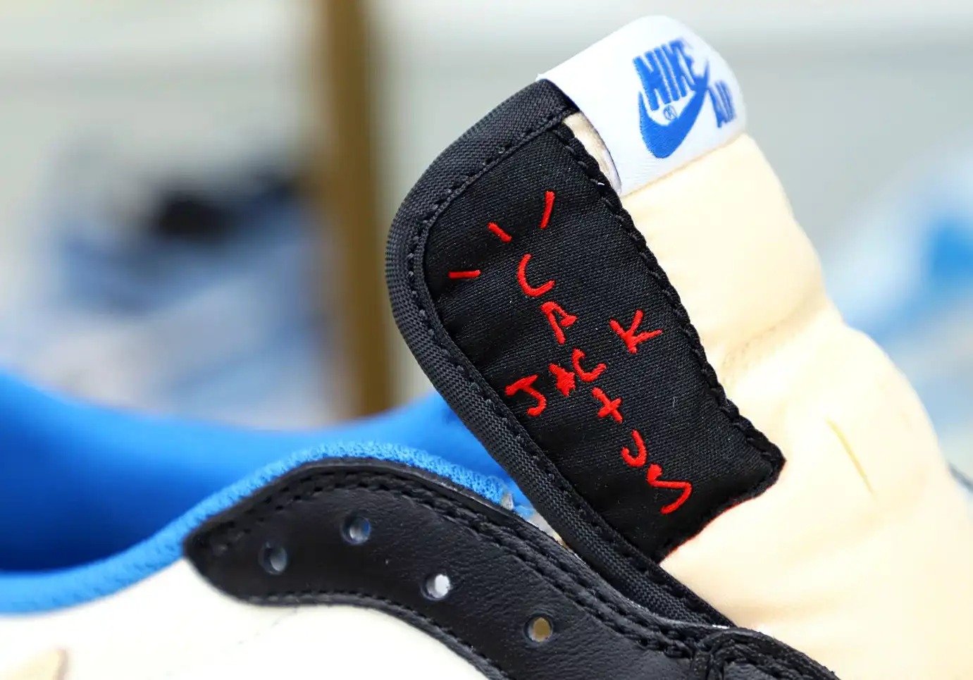 FRAGMENT DESIGN X TRAVIS SCOTT X AIR JORDAN 1 LOW