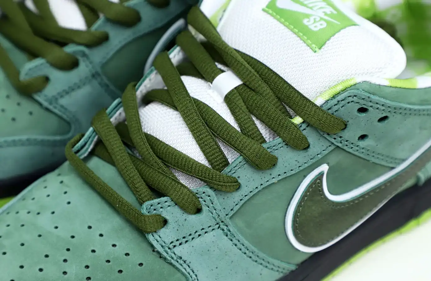 hype Concepts x Nike SB Dunk Low Green Lobster