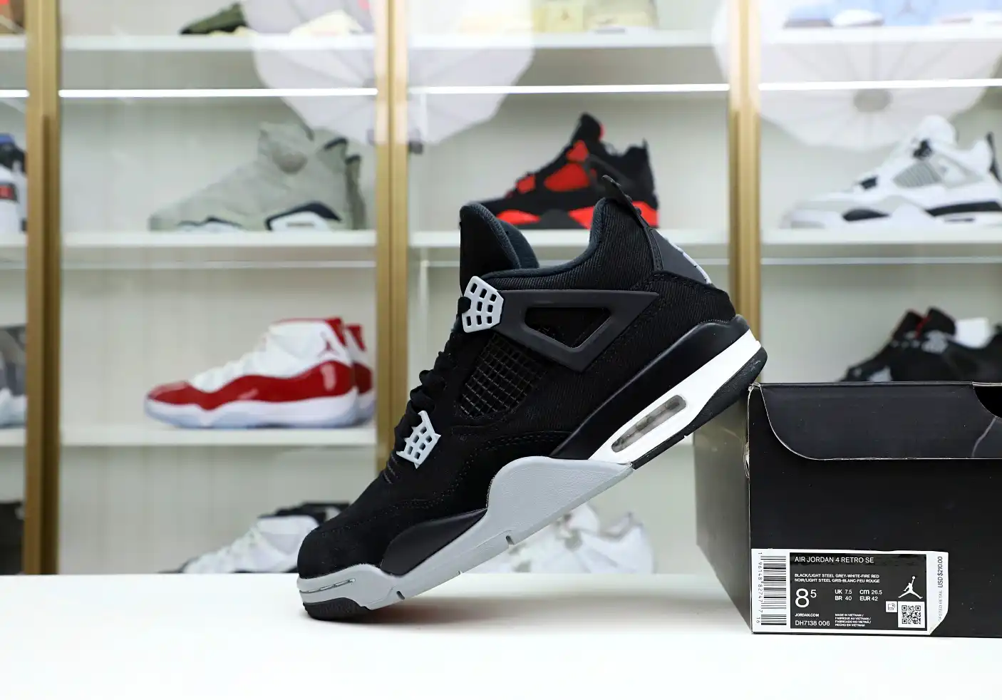 AIR JORDAN 4 
