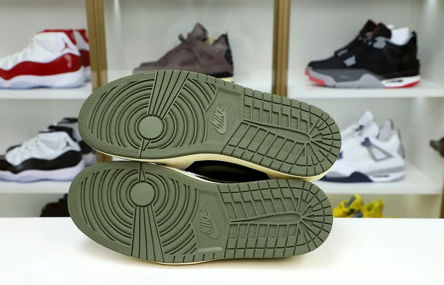 TRAVIS SCOTT X NIKE AIR JORDAN 1 LOW OG “Olive”