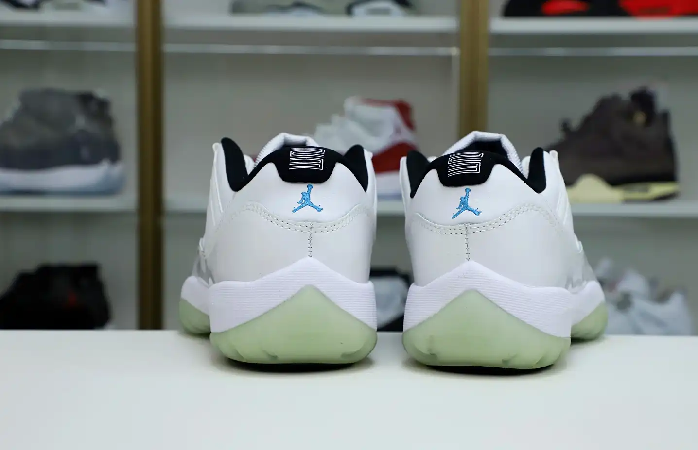 AIR JORDAN 11 RETRO LOW LEGEND BLUE