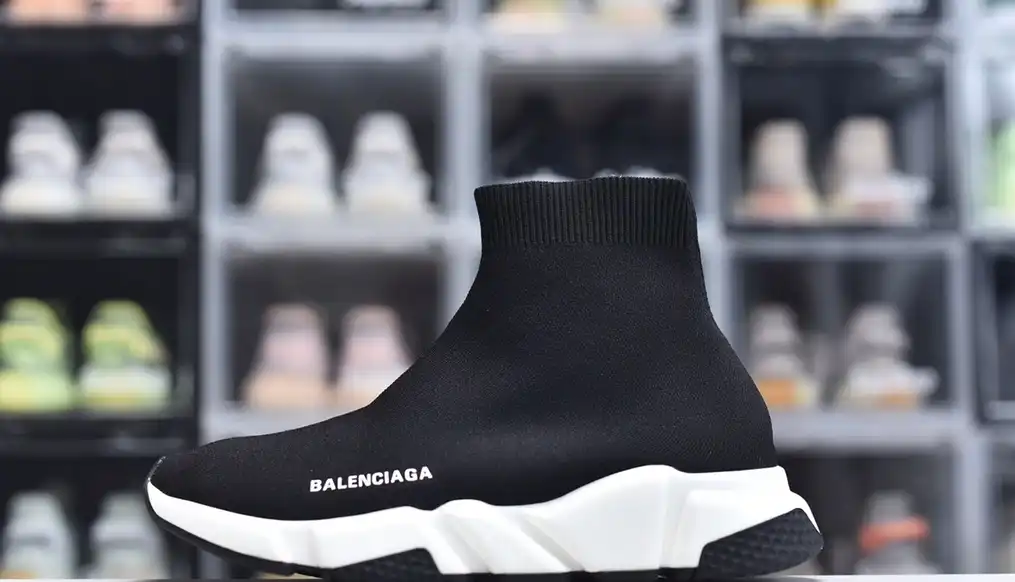 hype Balenciaga is available in all sizes. You cannot place an order on the website. You can contact customer service to purchase.BLGA Speed