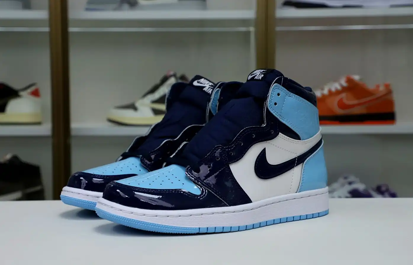 WMNS AIR JORDAN 1 RETRO HIGH OG 'BLUE CHILL'