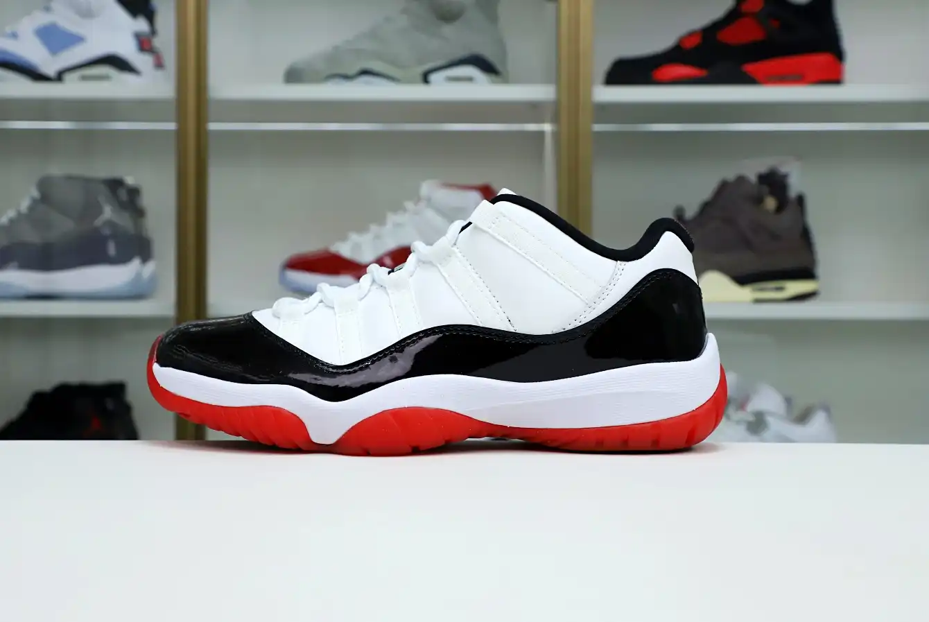 AIR JORDAN 11 LOW WHITE BRED