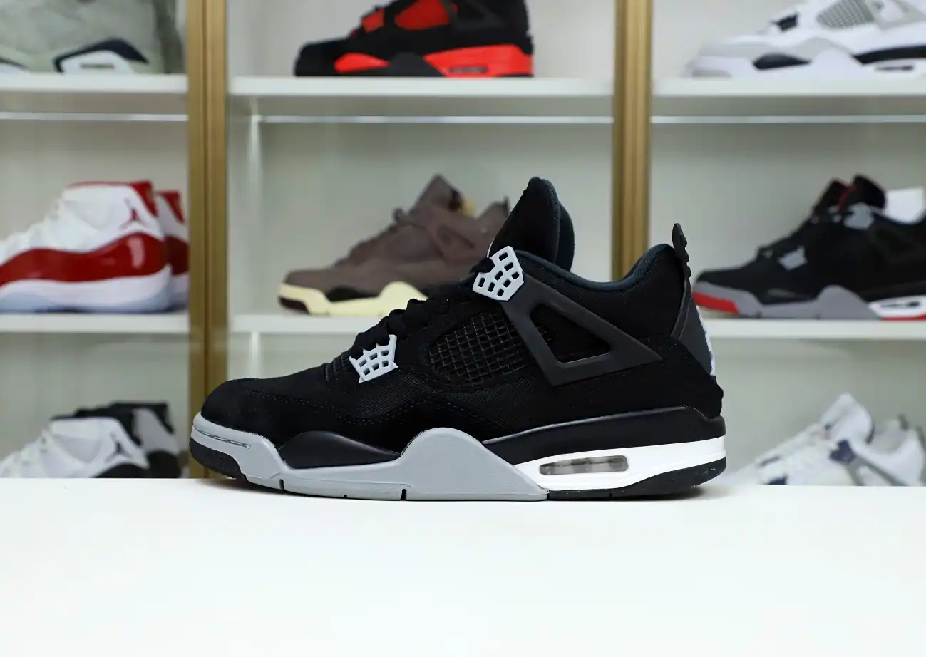 AIR JORDAN 4 