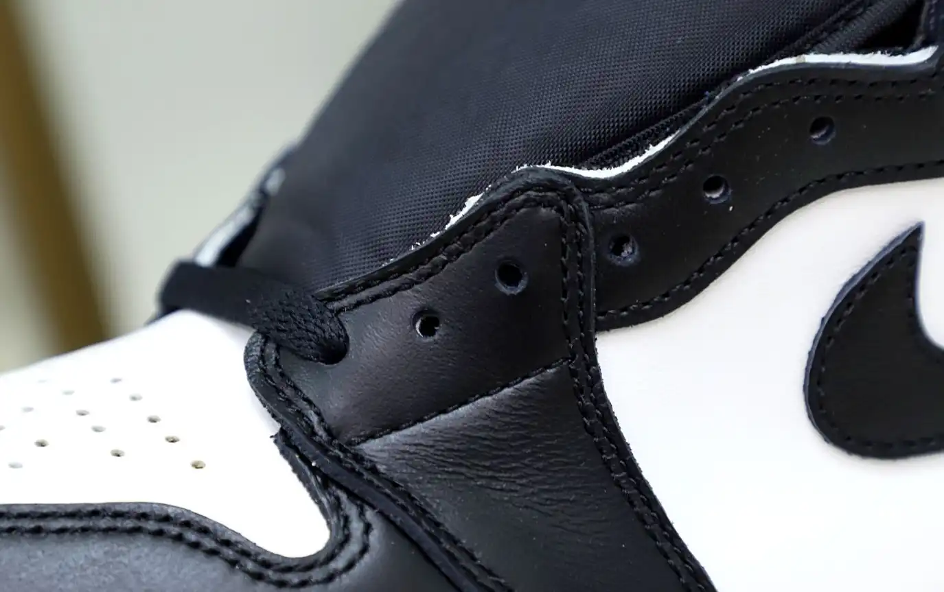 FRAGMENT DESIGN X AIR JORDAN 1 RETRO HIGH