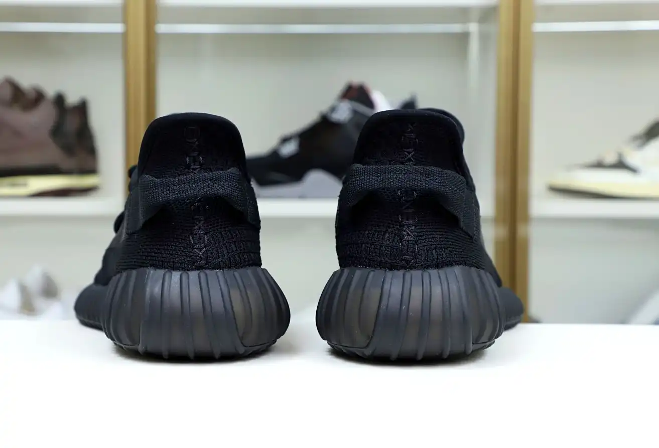 hype YEEZY BOOST 350 V2 ONYX