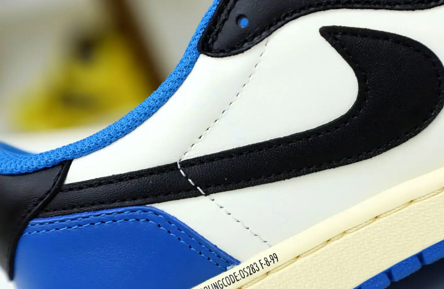 FRAGMENT DESIGN X TRAVIS SCOTT X AIR JORDAN 1 LOW