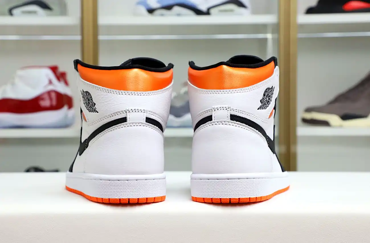 Air Jordan 1 Retro High OG Electro Orange'