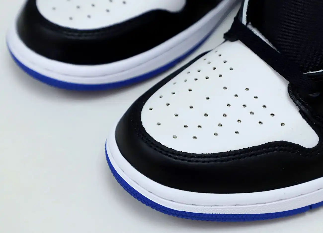 FRAGMENT DESIGN X AIR JORDAN 1 RETRO HIGH