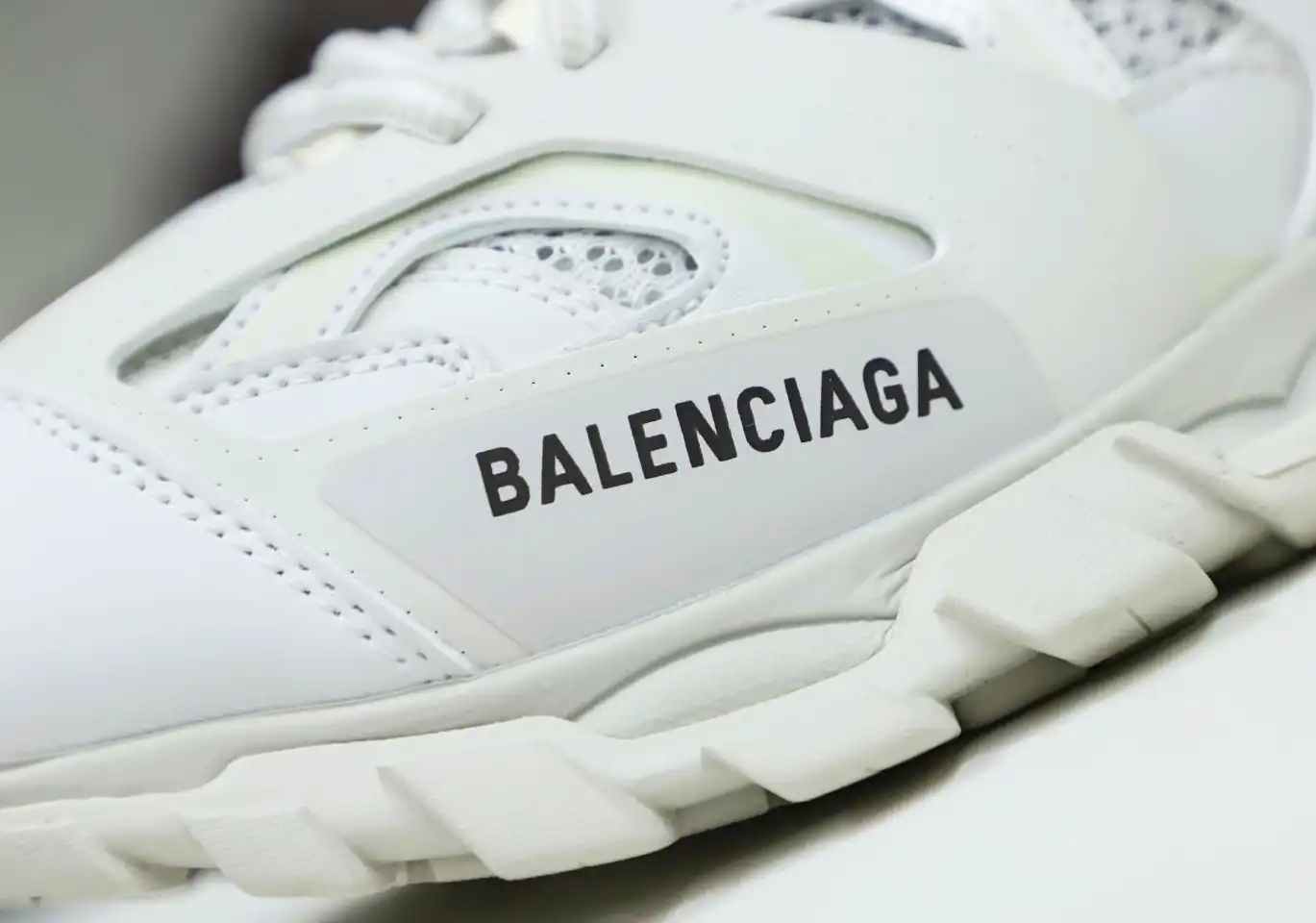 hype Balenciaga is available in all sizes. You cannot place an order on the website. You can contact customer service to purchase.BLGA