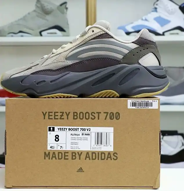 hype Yeezy boost 700 V2 Tephra