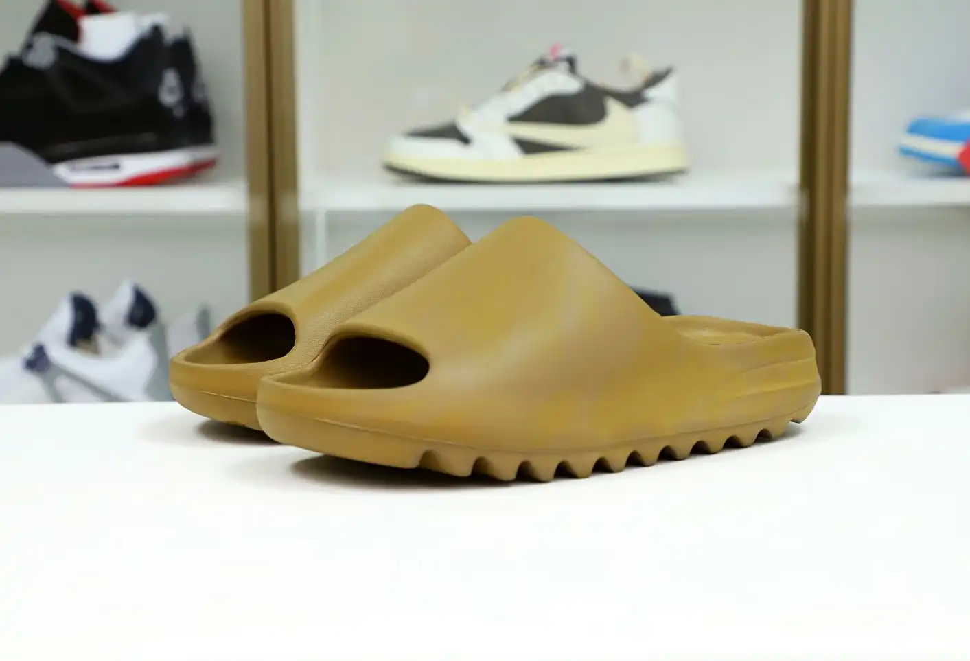 hype YEEZY SLIDES GW1931